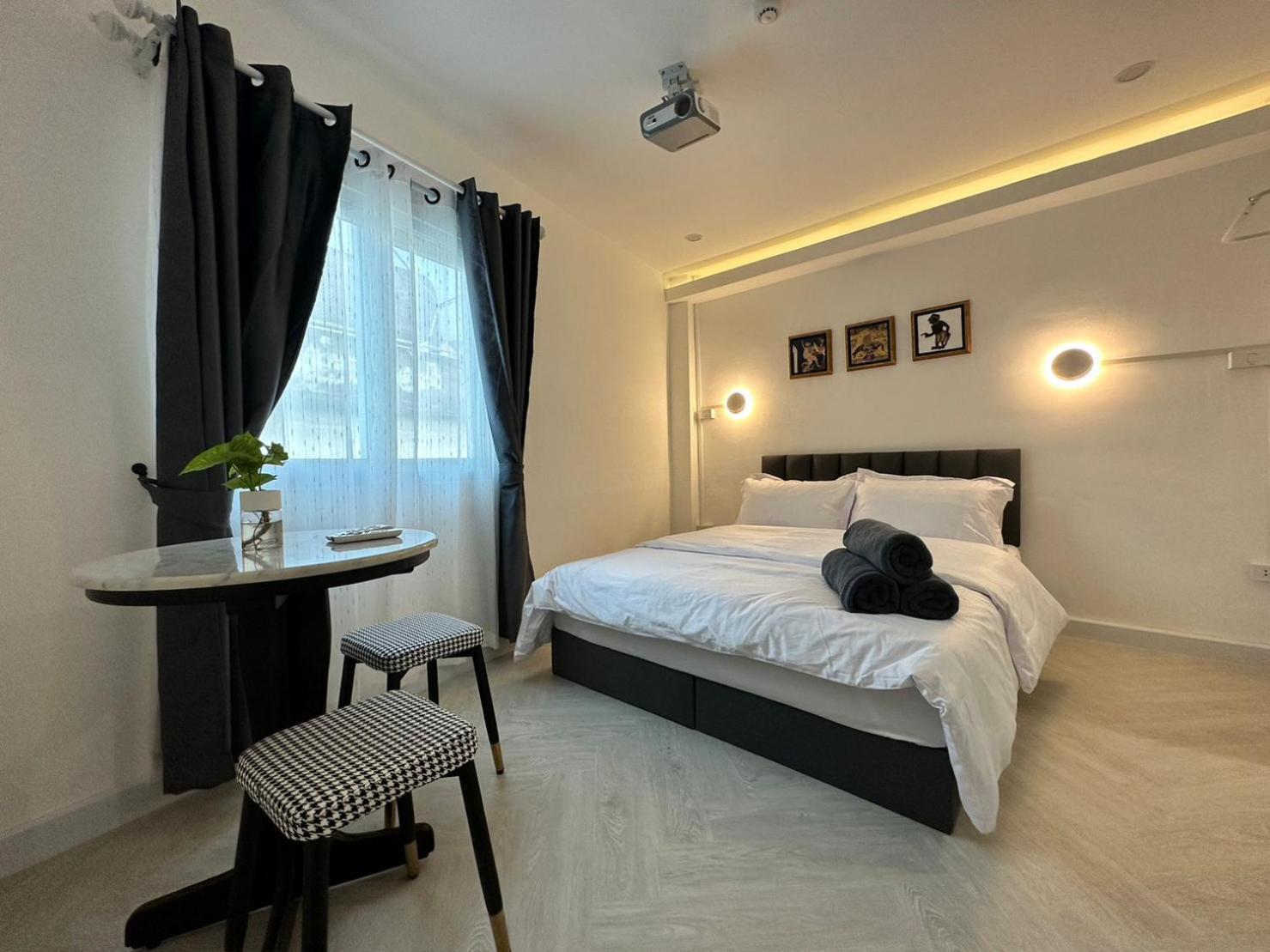 The White Den Sukhumvit 44 Hostel กรุงเทพมหานคร ภายนอก รูปภาพ